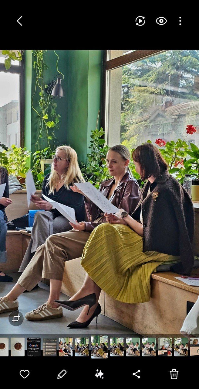 Discuții la atelierul Dublul Standard